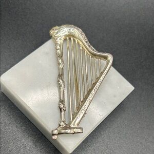 Lang Sterling Silver Repousse / Pressed Standing Harp Vintage Brooch #G015  925